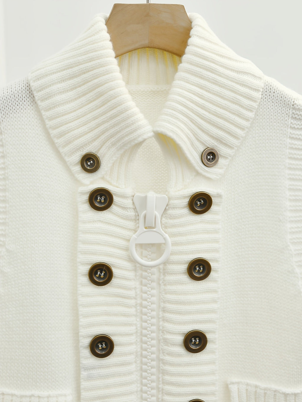 Milky high-collar zip vest