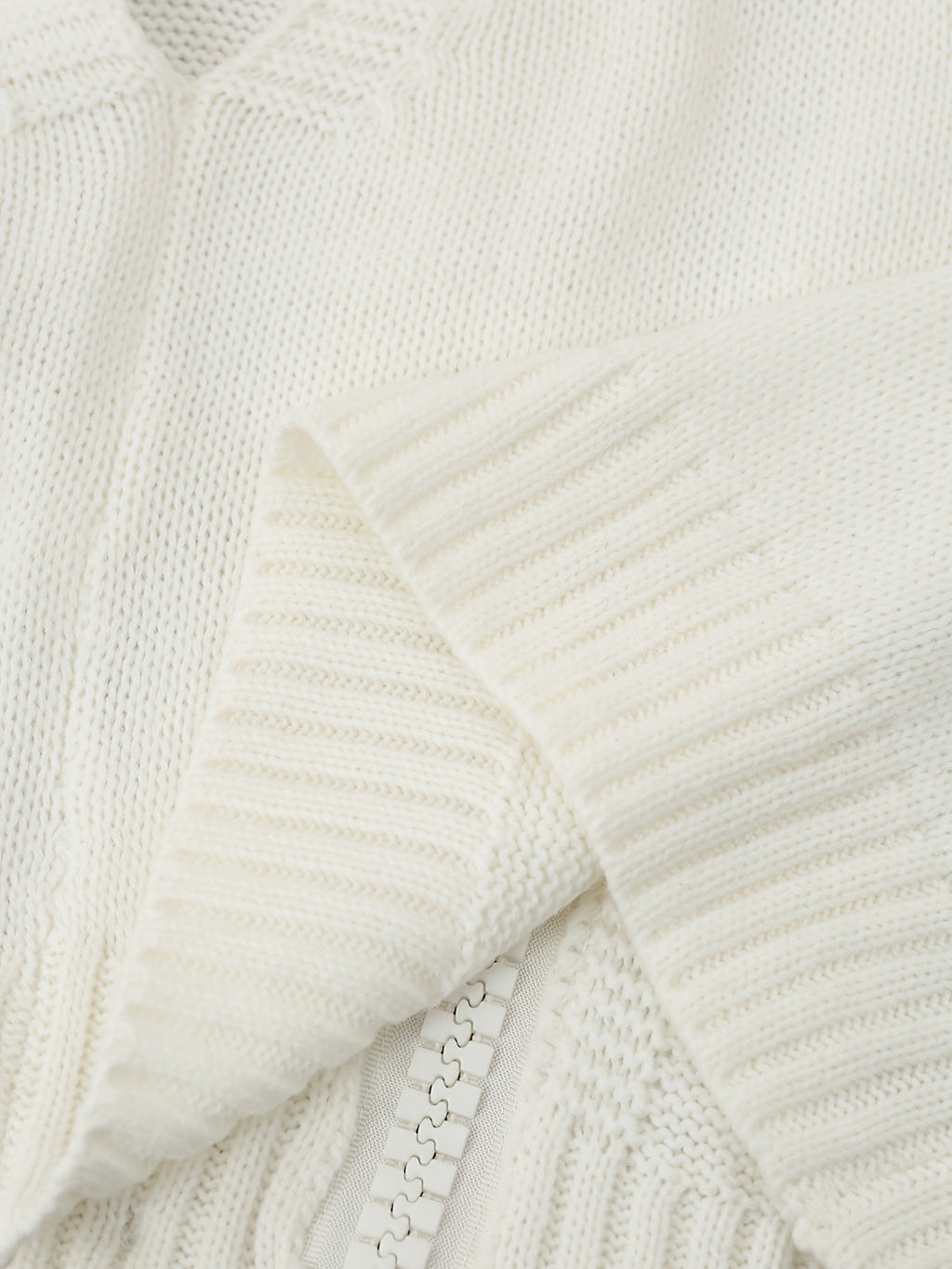 Milky high-collar zip vest